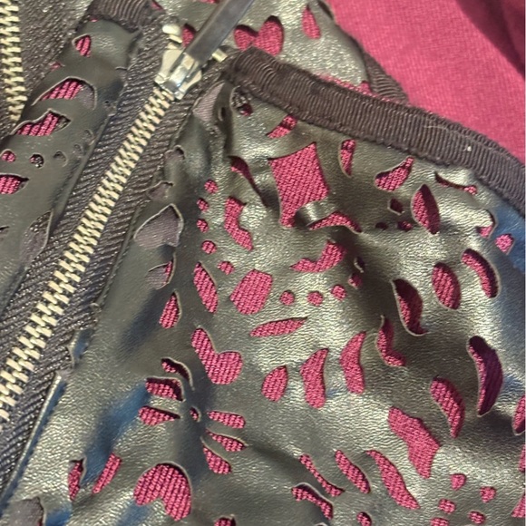 Naeem Khan 1X heavy warm maroon sweater/moto jacket w/ cutout faux leather - Picture 9 of 12